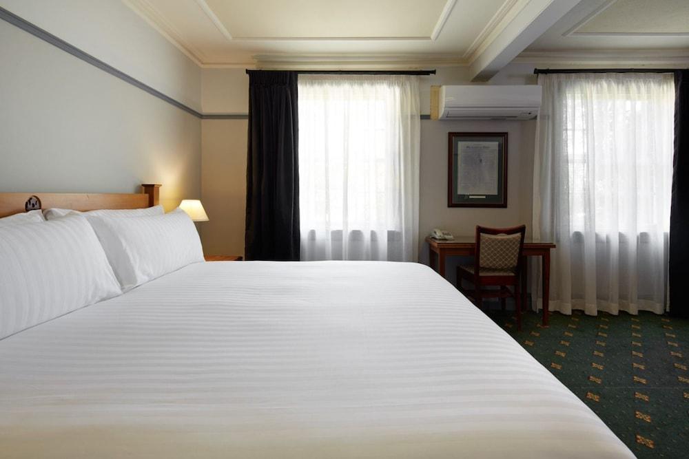 Brassey Hotel - Managed By Doma Hotels Канберра Экстерьер фото