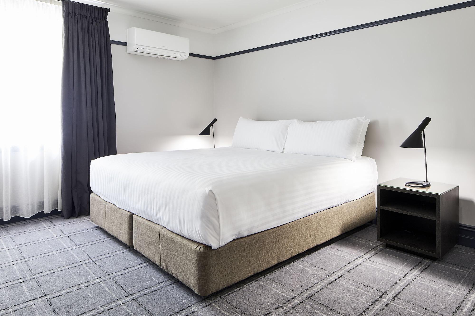 Brassey Hotel - Managed By Doma Hotels Канберра Экстерьер фото