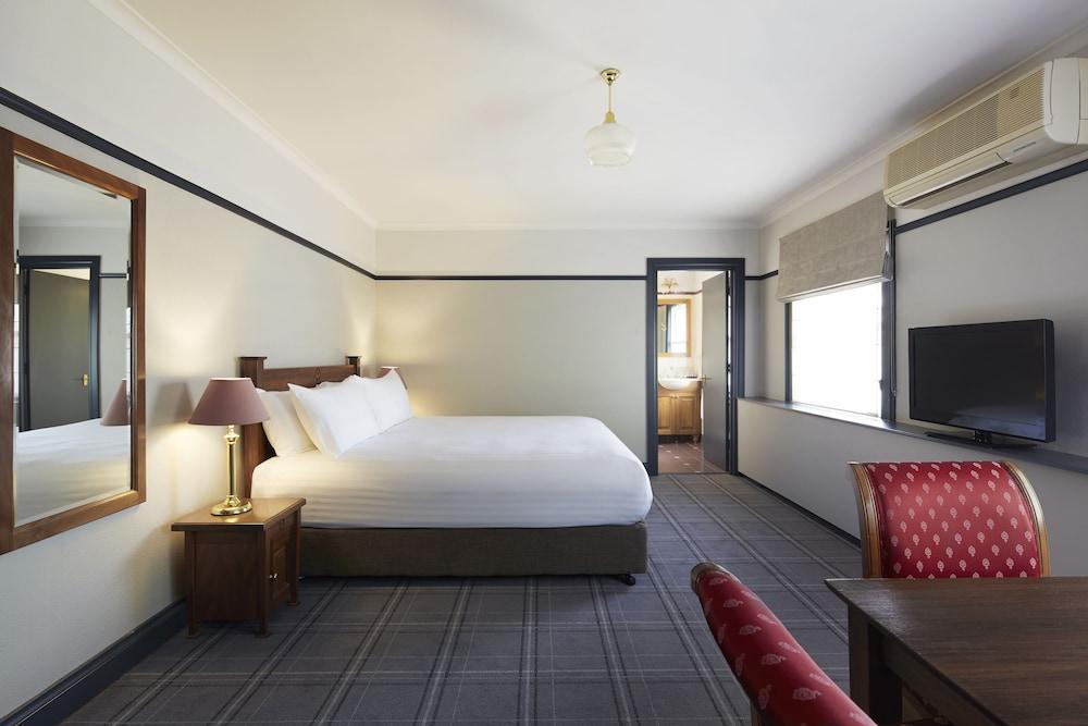 Brassey Hotel - Managed By Doma Hotels Канберра Экстерьер фото
