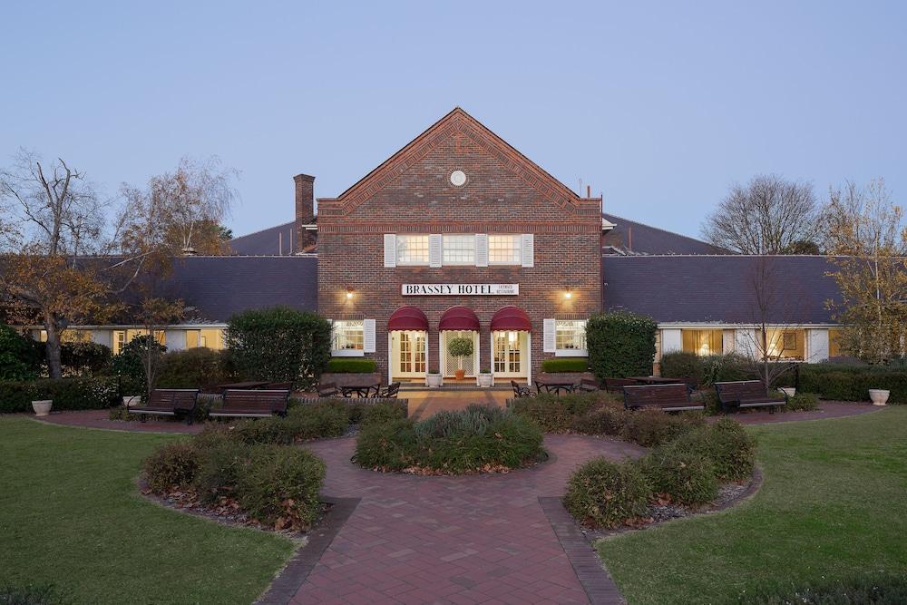 Brassey Hotel - Managed By Doma Hotels Канберра Экстерьер фото