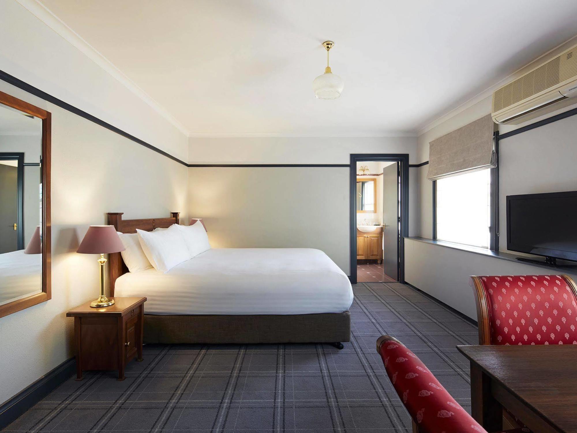 Brassey Hotel - Managed By Doma Hotels Канберра Экстерьер фото