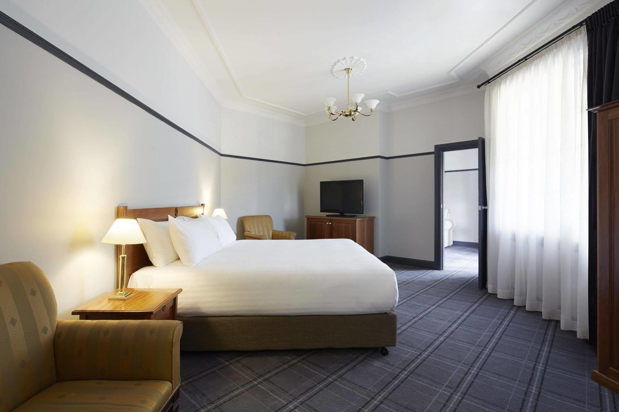 Brassey Hotel - Managed By Doma Hotels Канберра Экстерьер фото