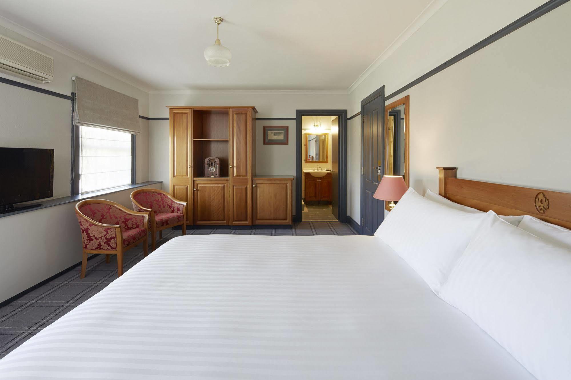 Brassey Hotel - Managed By Doma Hotels Канберра Экстерьер фото