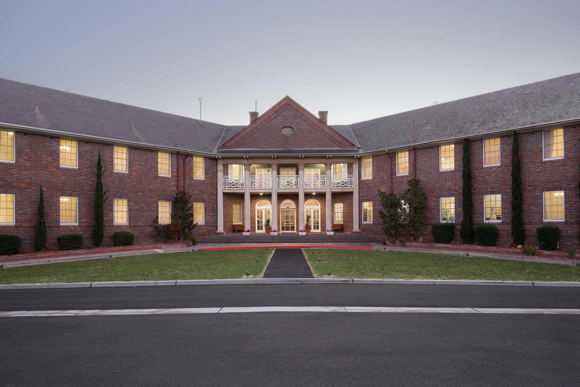 Brassey Hotel - Managed By Doma Hotels Канберра Экстерьер фото