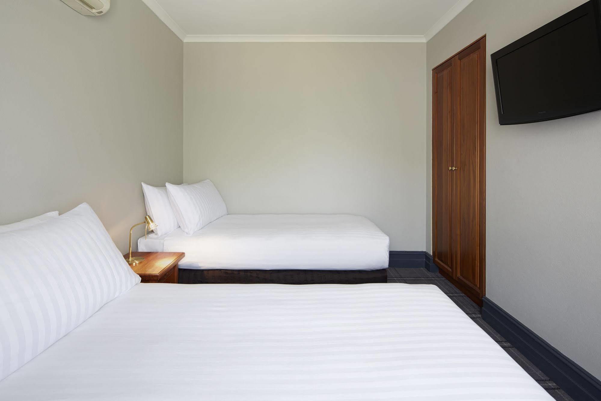 Brassey Hotel - Managed By Doma Hotels Канберра Экстерьер фото